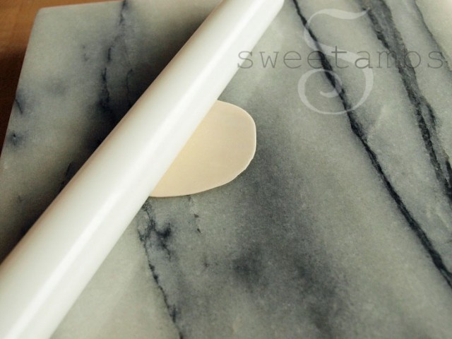bees roll fondant