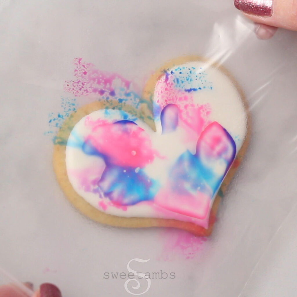 press the bag onto the cookie